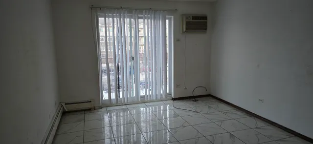 $150,000 | 212 Shorewood Drive, Glendale Heights, IL 60139