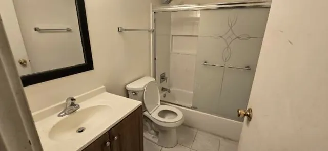 $150,000 | 212 Shorewood Drive, Glendale Heights, IL 60139