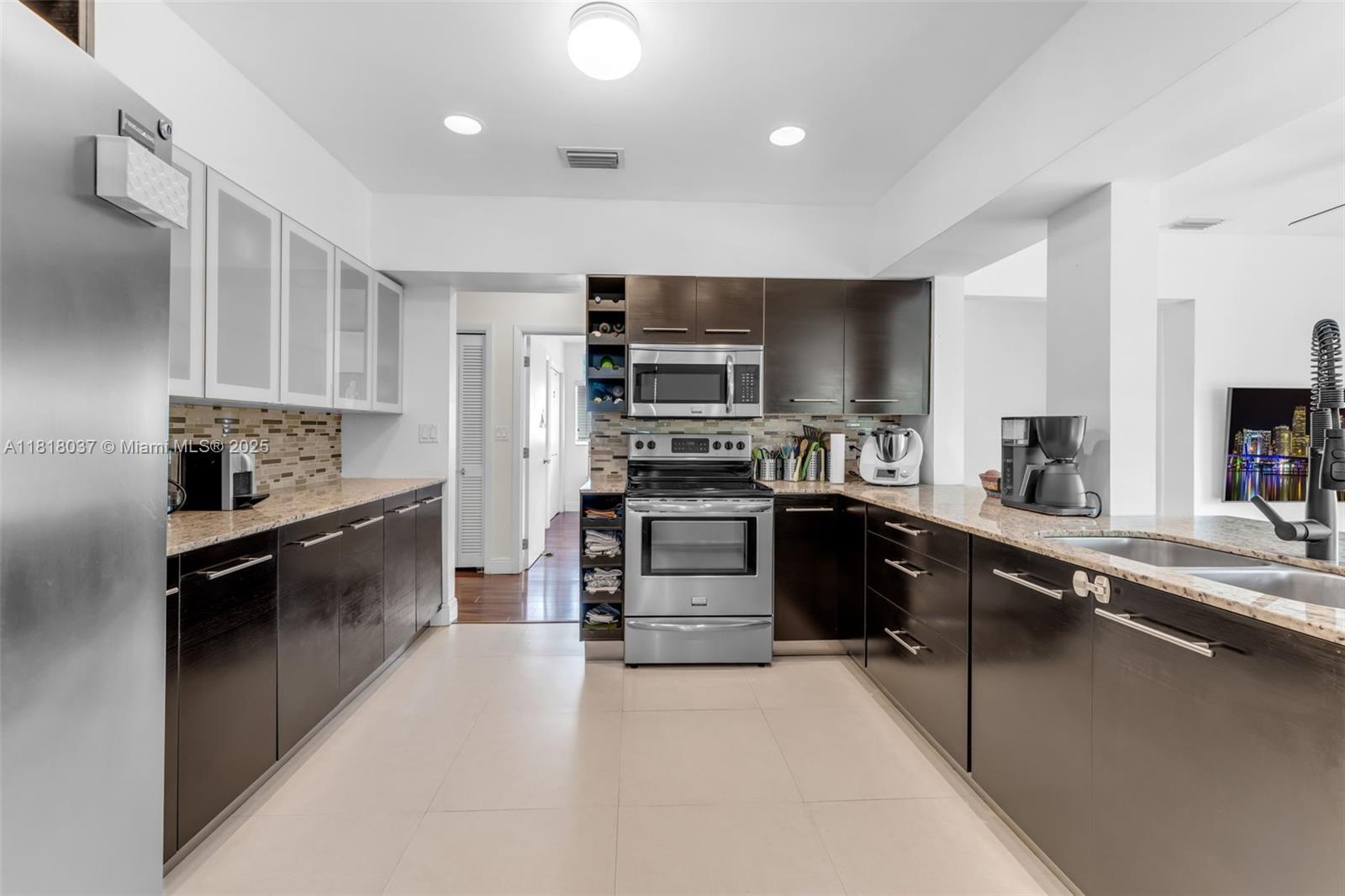 3075 Southwest 19th Street Miami, FL 33145 - Photo 12 of 35 Gallery Image 12