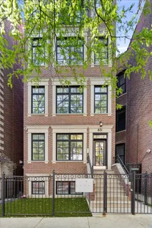 $899,900 | 831 West Buckingham Place, Unit 1, Chicago, IL 60657