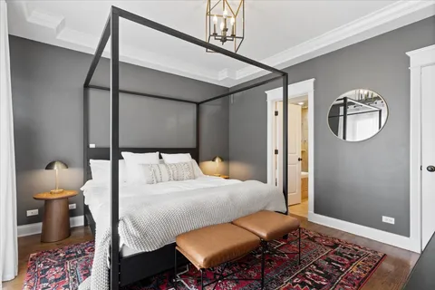 $899,900 | 831 West Buckingham Place, Unit 1, Chicago, IL 60657