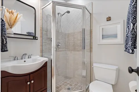 $899,900 | 831 West Buckingham Place, Unit 1, Chicago, IL 60657