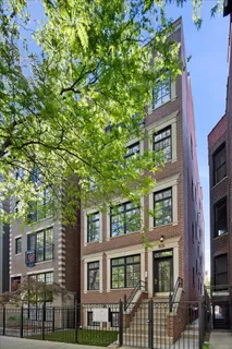 $899,900 | 831 West Buckingham Place, Unit 1, Chicago, IL 60657