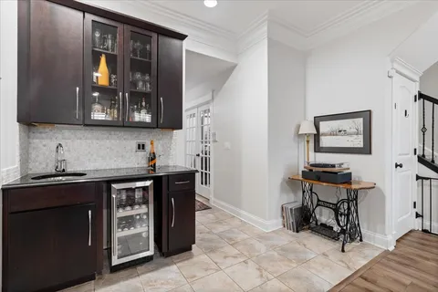 $899,900 | 831 West Buckingham Place, Unit 1, Chicago, IL 60657