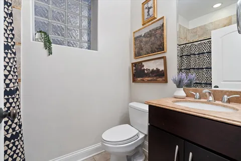 $899,900 | 831 West Buckingham Place, Unit 1, Chicago, IL 60657