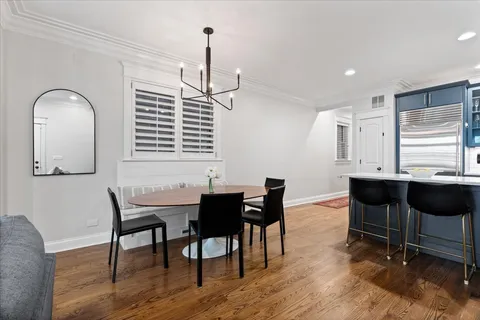 $899,900 | 831 West Buckingham Place, Unit 1, Chicago, IL 60657