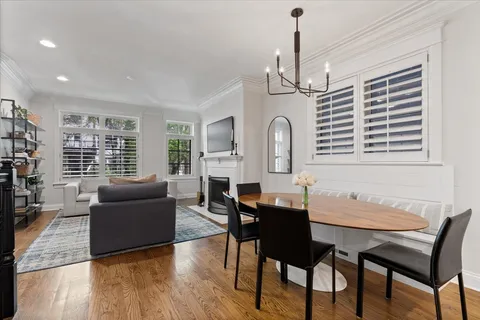 $899,900 | 831 West Buckingham Place, Unit 1, Chicago, IL 60657