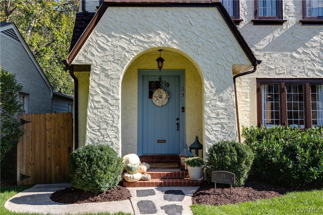 39 Lexington Road Richmond, VA 23226 - Photo 2 of 42 Charming entrance