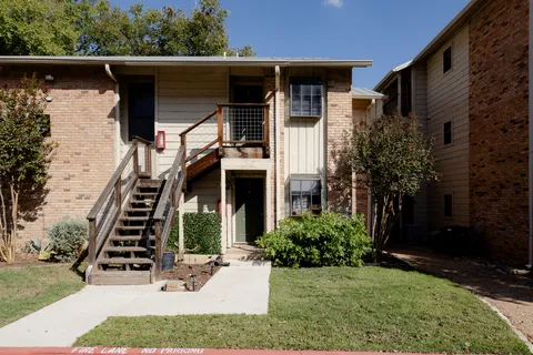 $184,000 | 421 West San Antonio Street, Unit E4, San Marcos, TX 78666