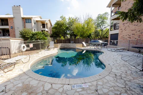 $184,000 | 421 West San Antonio Street, Unit E4, San Marcos, TX 78666