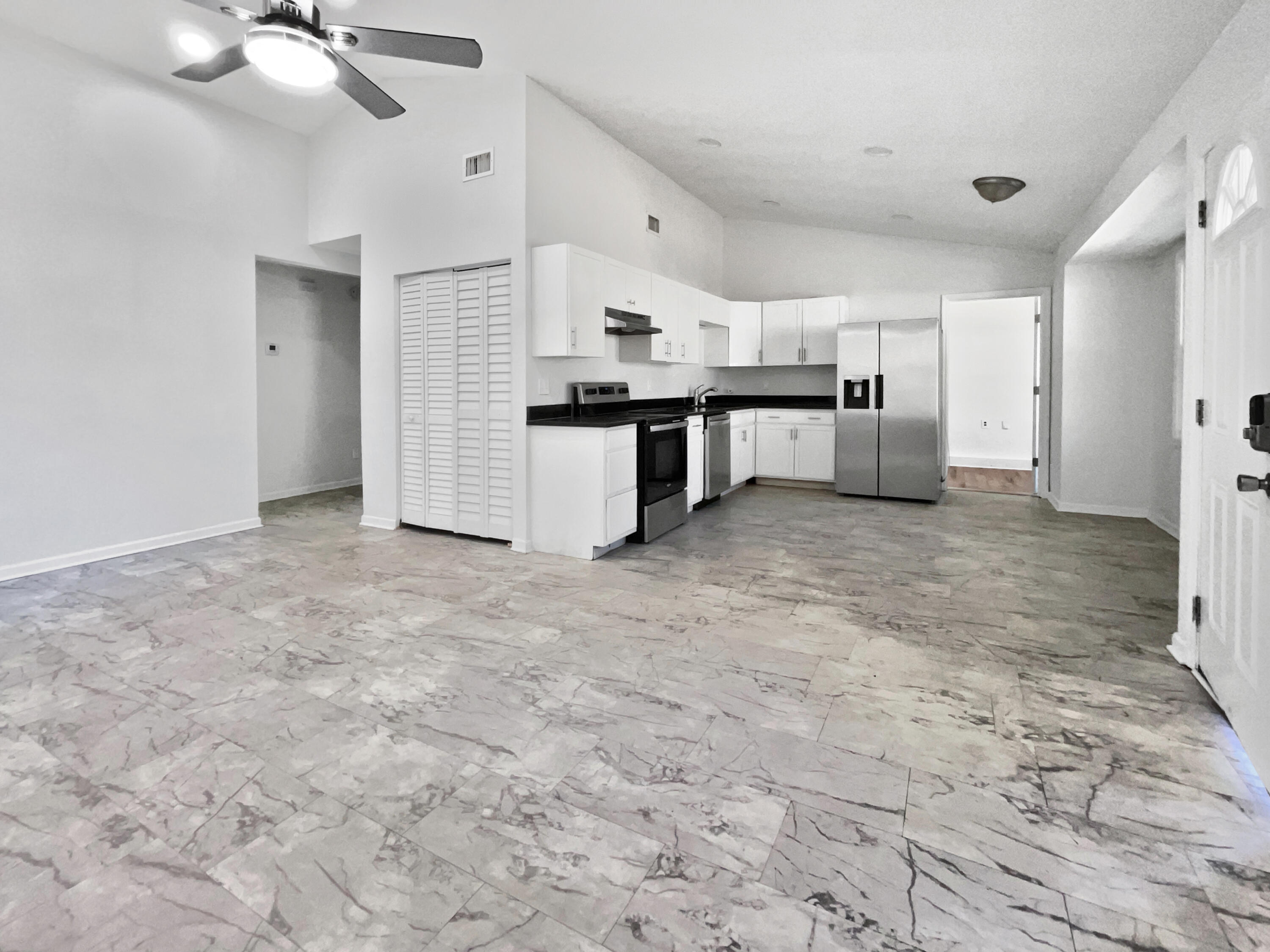 110 Manchester Road Summerville, SC 29486 - Photo 3 of 28 listing_2