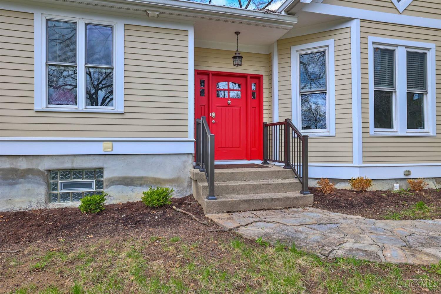 257 Compton Road Wyoming, OH 45215 - Photo 4 of 65