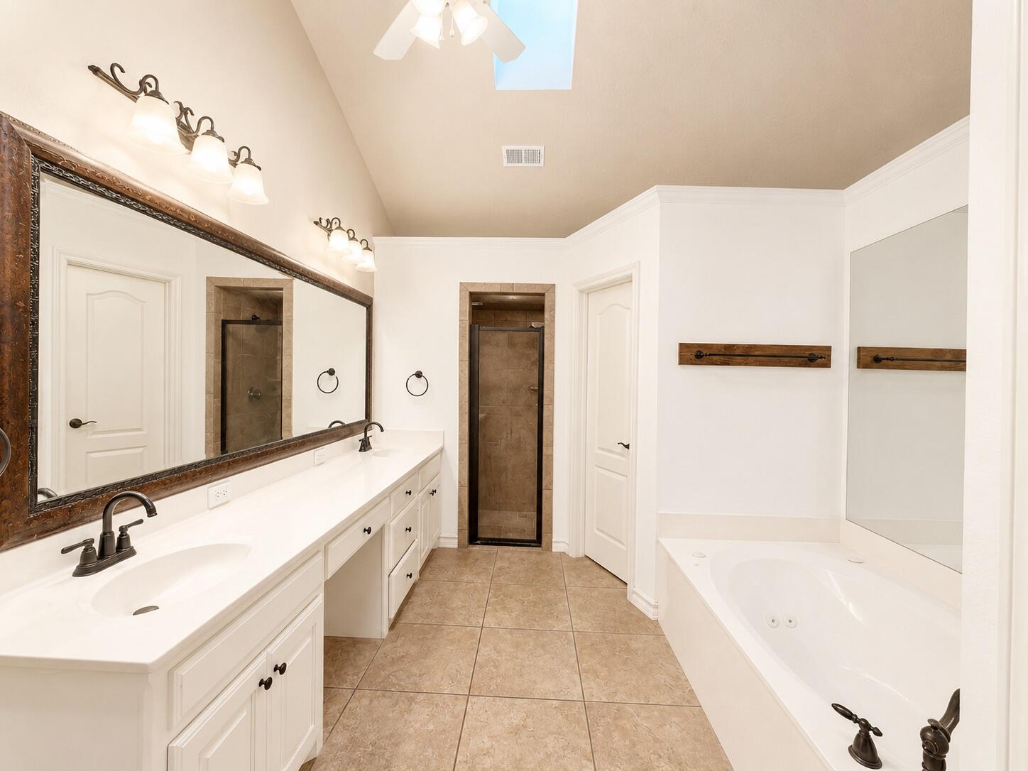 6207 75th Place Lubbock, TX 79424 - Photo 7 of 16 PrimaryBath