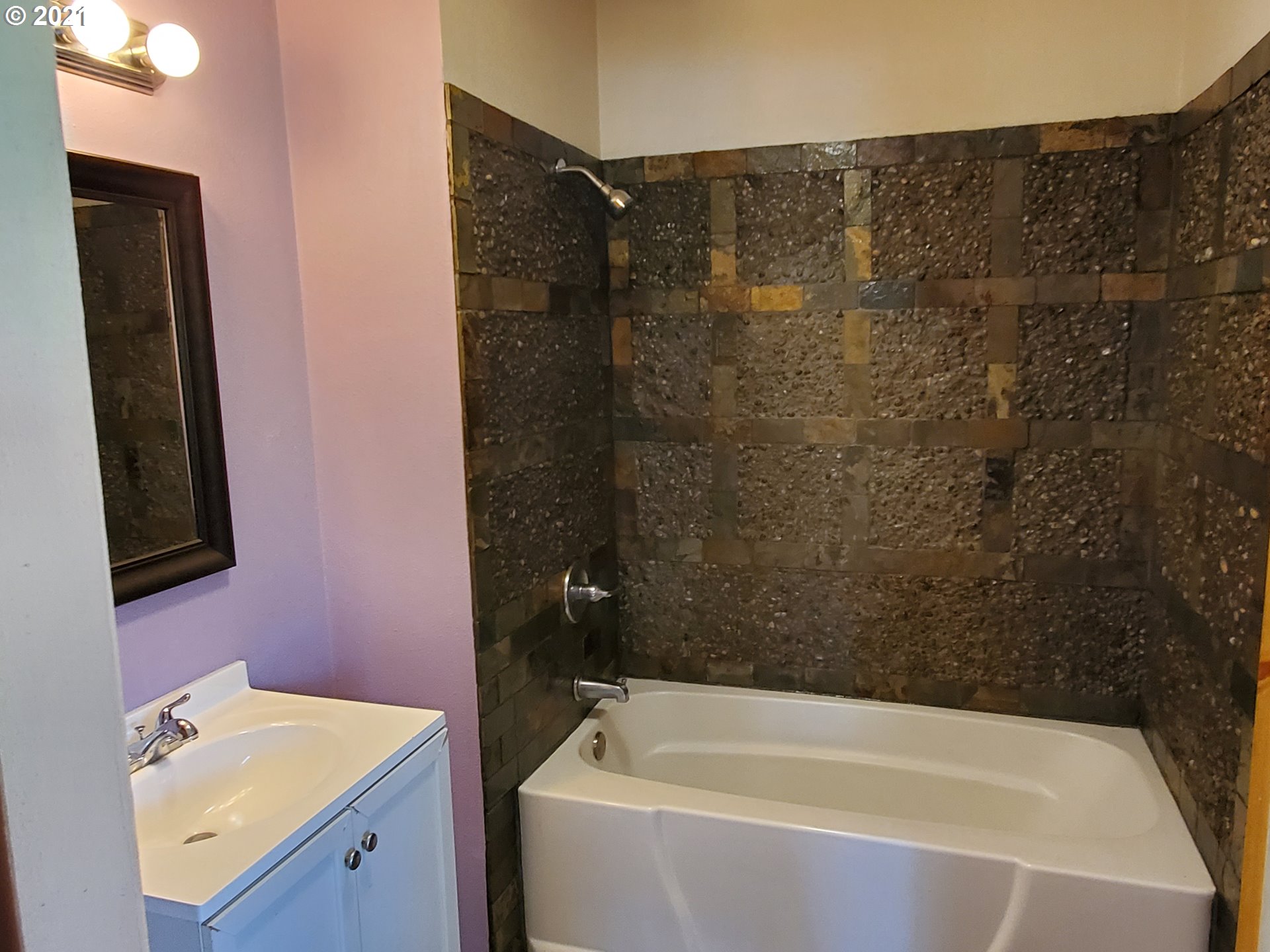 32 Wildrose Road Carson, WA 98610 - Photo 5 of 16 Gallery Image 5