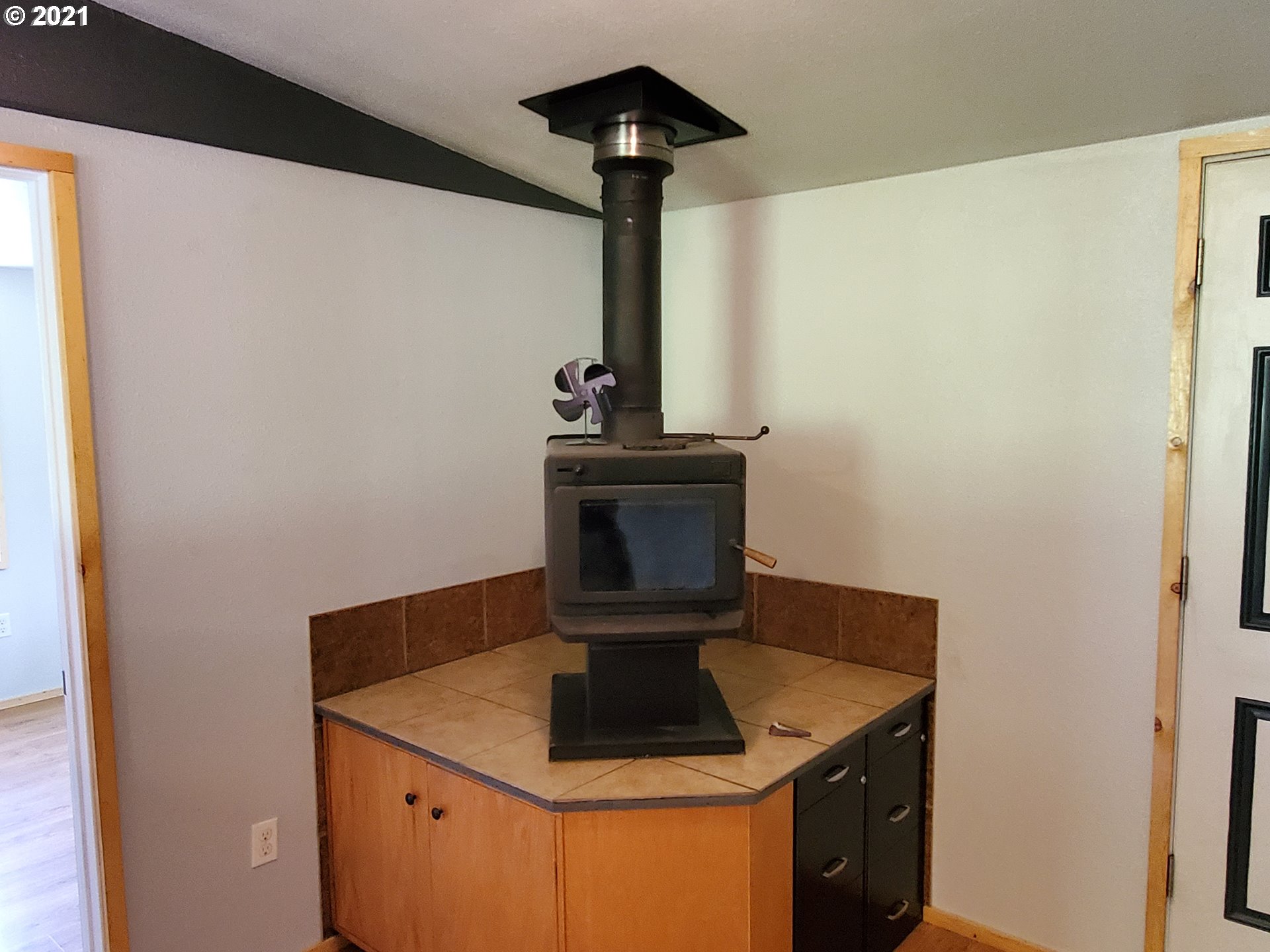 32 Wildrose Road Carson, WA 98610 - Photo 6 of 16 Gallery Image 6