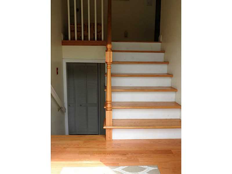 43 Wanda Street Narragansett, RI 02882 - Photo 7 of 24 Entry.