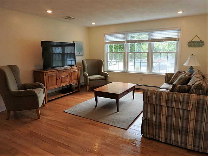 43 Wanda Street Narragansett, RI 02882 - Photo 8 of 24 Living Room.