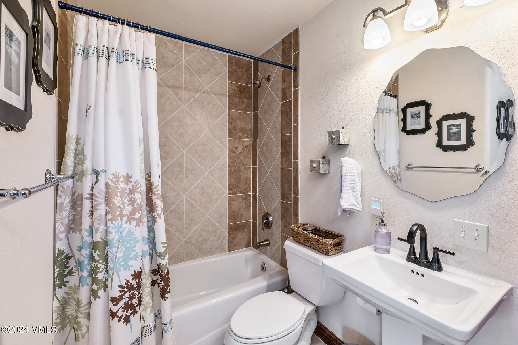 3400 Sweetwater Road Gypsum, CO 81637 - Photo 21 of 46 138A1950_1