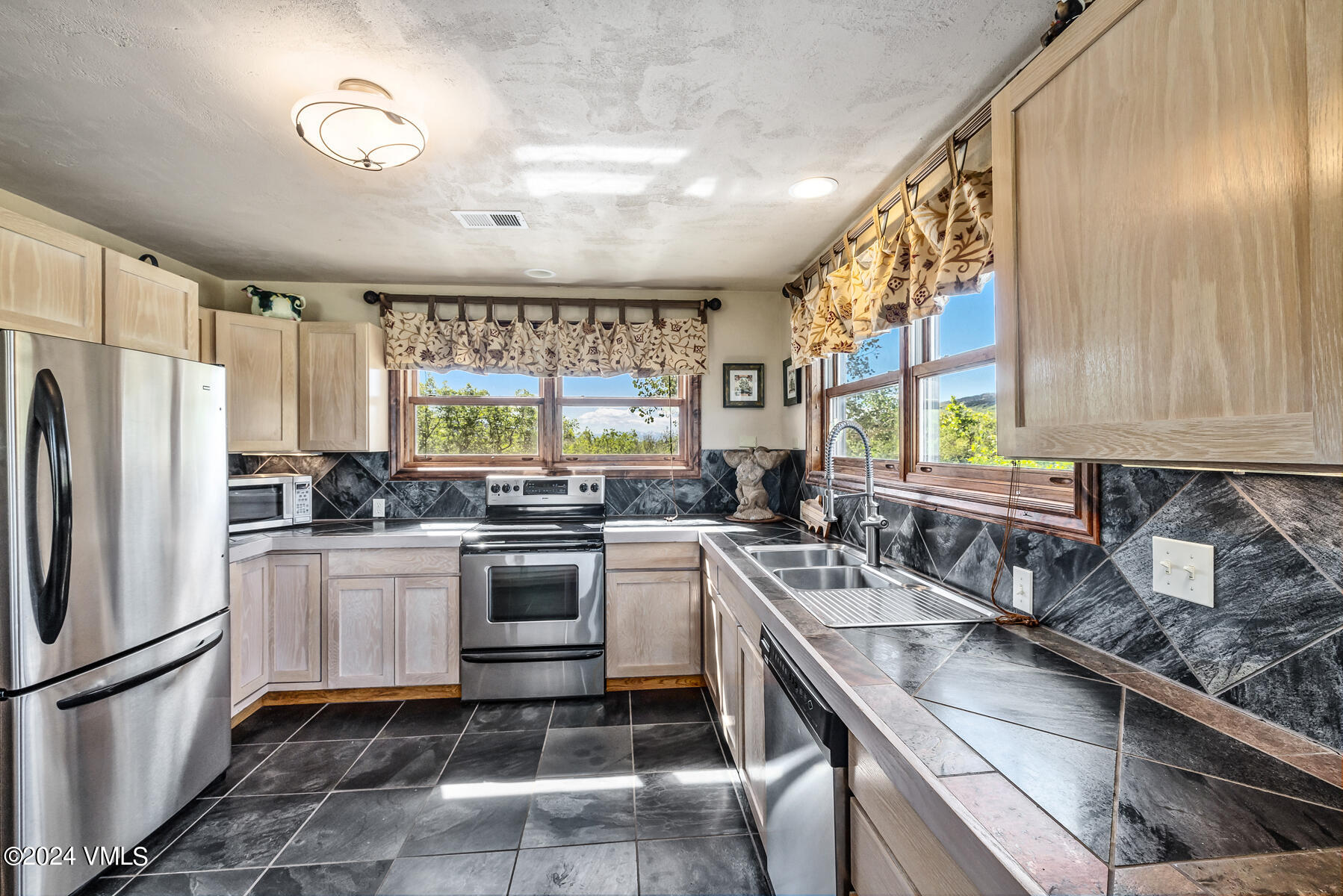 3400 Sweetwater Road Gypsum, CO 81637 - Photo 9 of 46 138A1682_1