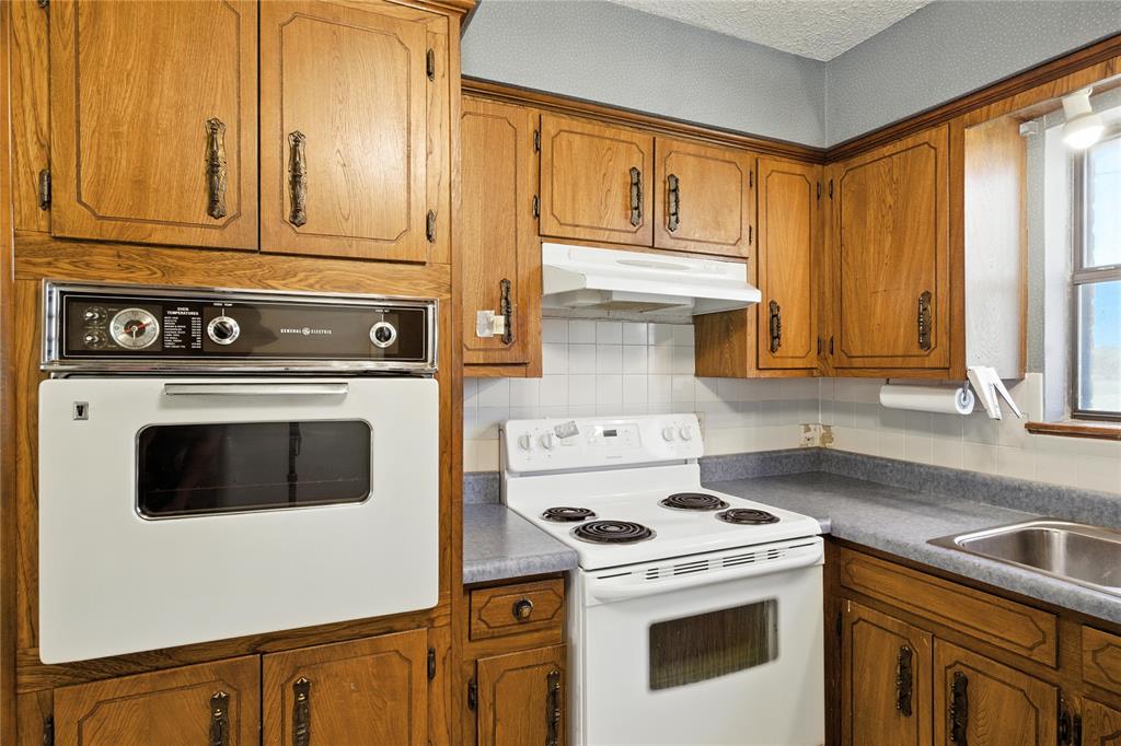 105 Greenhill Lane Cooper, TX 75432 - Photo 7 of 31 a kitchen with a stove and a sink