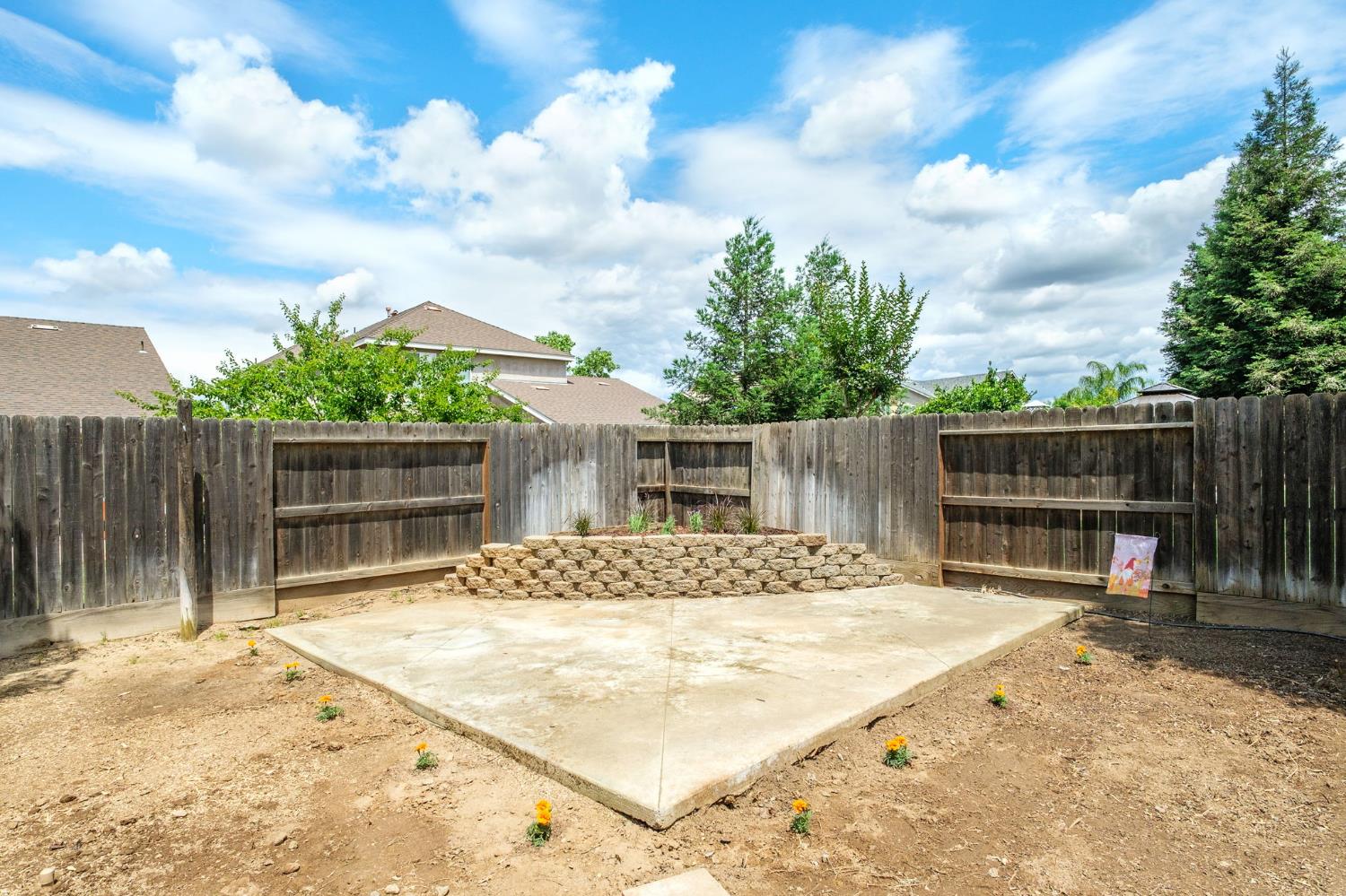 454 Sierra Avenue Reedley, CA 93654 - Photo 23 of 25 a view of wooden fence