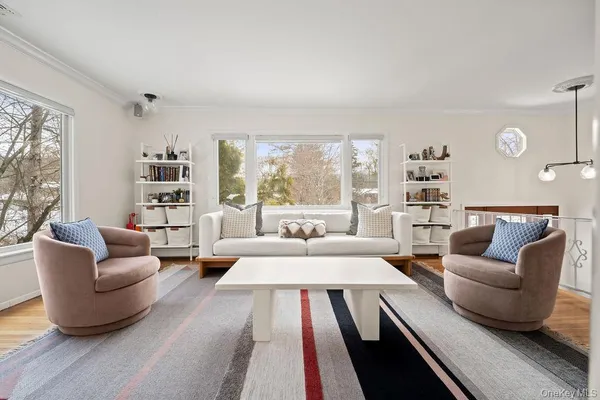 $820,000 | 10 Cottage Lane, Suffern, NY 10901