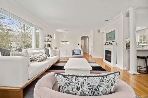 $820,000 | 10 Cottage Lane, Suffern, NY 10901