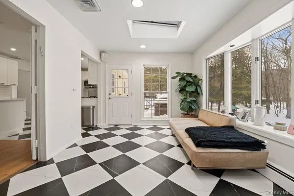 $820,000 | 10 Cottage Lane, Suffern, NY 10901