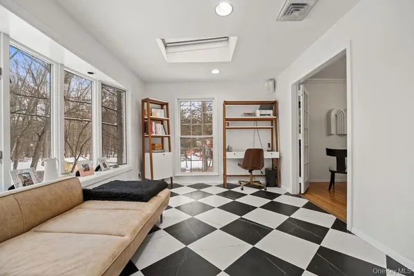 $820,000 | 10 Cottage Lane, Suffern, NY 10901