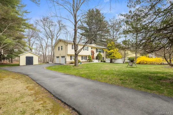 $820,000 | 10 Cottage Lane, Suffern, NY 10901