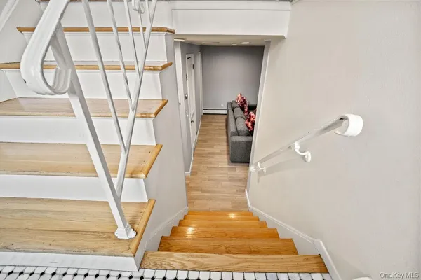 $820,000 | 10 Cottage Lane, Suffern, NY 10901