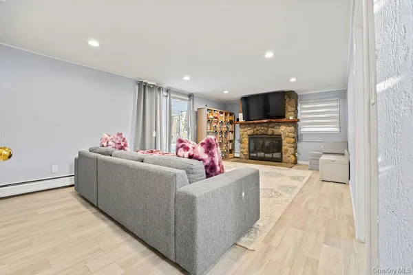 $820,000 | 10 Cottage Lane, Suffern, NY 10901