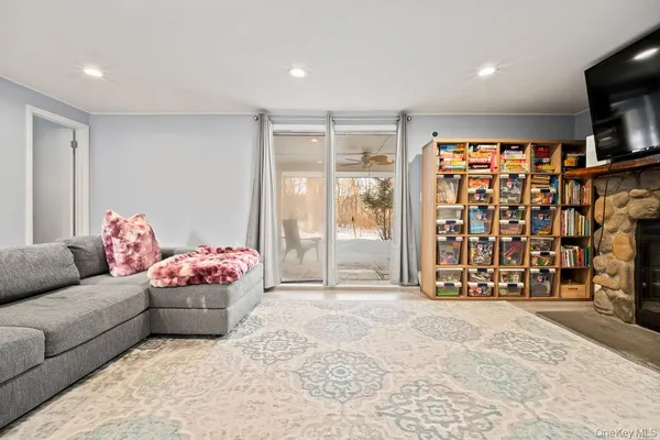 $820,000 | 10 Cottage Lane, Suffern, NY 10901