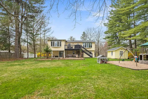 $820,000 | 10 Cottage Lane, Suffern, NY 10901