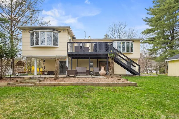 $820,000 | 10 Cottage Lane, Suffern, NY 10901