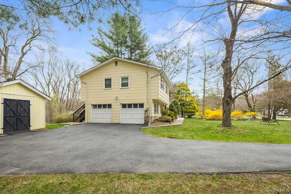 $820,000 | 10 Cottage Lane, Suffern, NY 10901