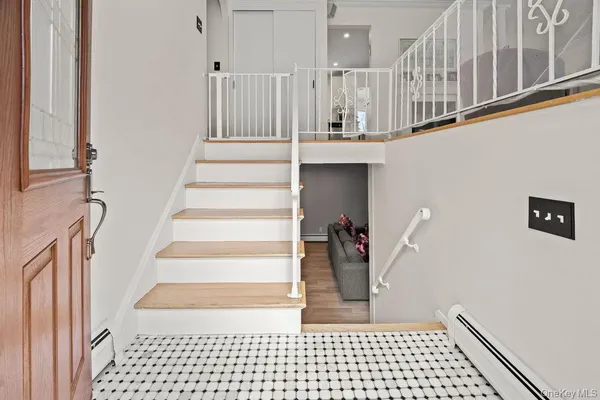 $820,000 | 10 Cottage Lane, Suffern, NY 10901