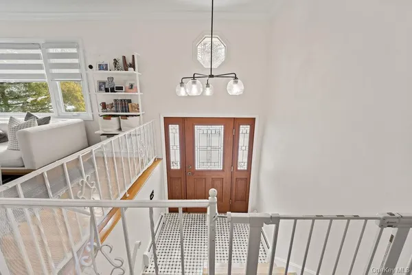 $820,000 | 10 Cottage Lane, Suffern, NY 10901