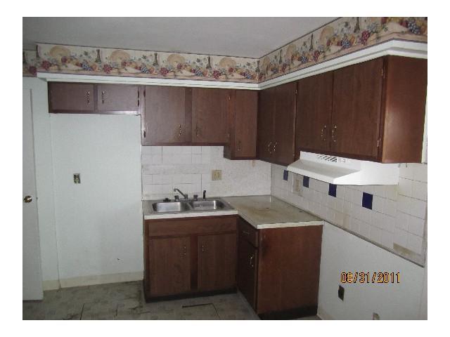5732 Beechcroft Road, Unit F Columbus, OH 43229 - Photo 5 of 11 Gallery Image 5