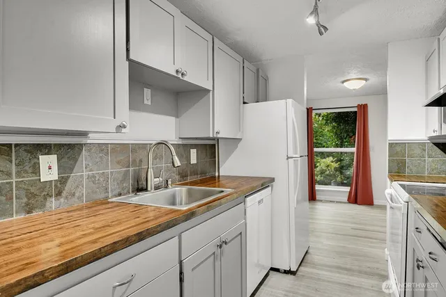 $419,000 | 184 Southwest 200th Street, Normandy Park, WA 98166