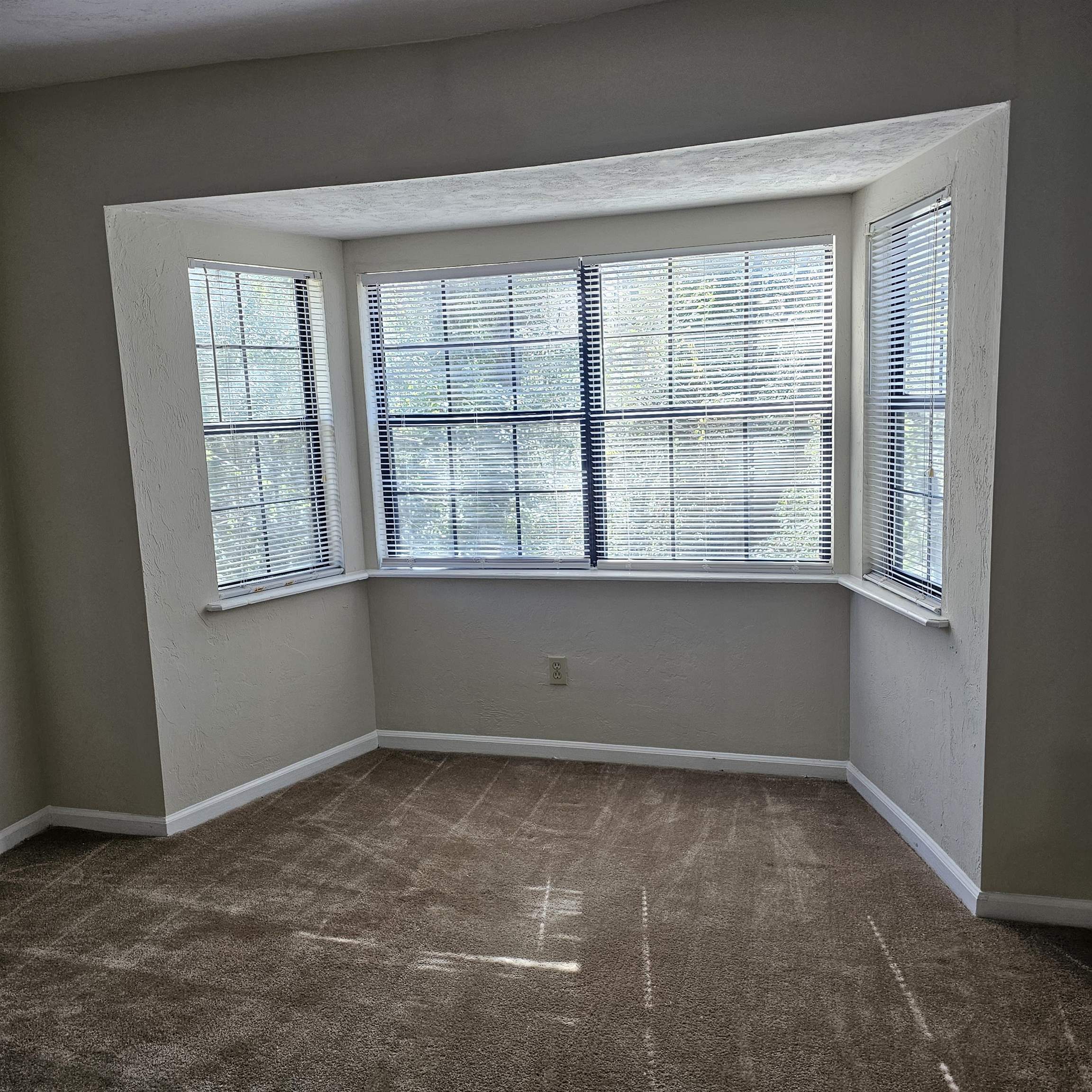 261 Starmount Drive Tallahassee, FL 32312 - Photo 2 of 43