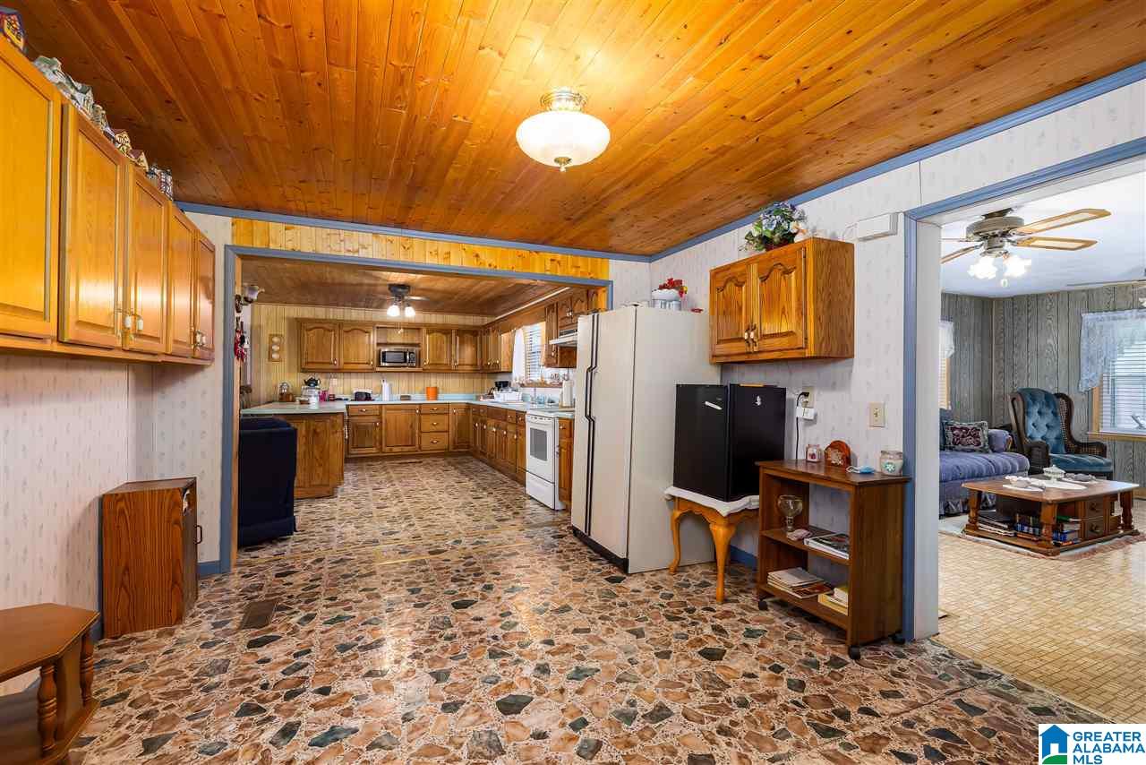 310 3rd Avenue West Oneonta, AL 35121 - Photo 9 of 27