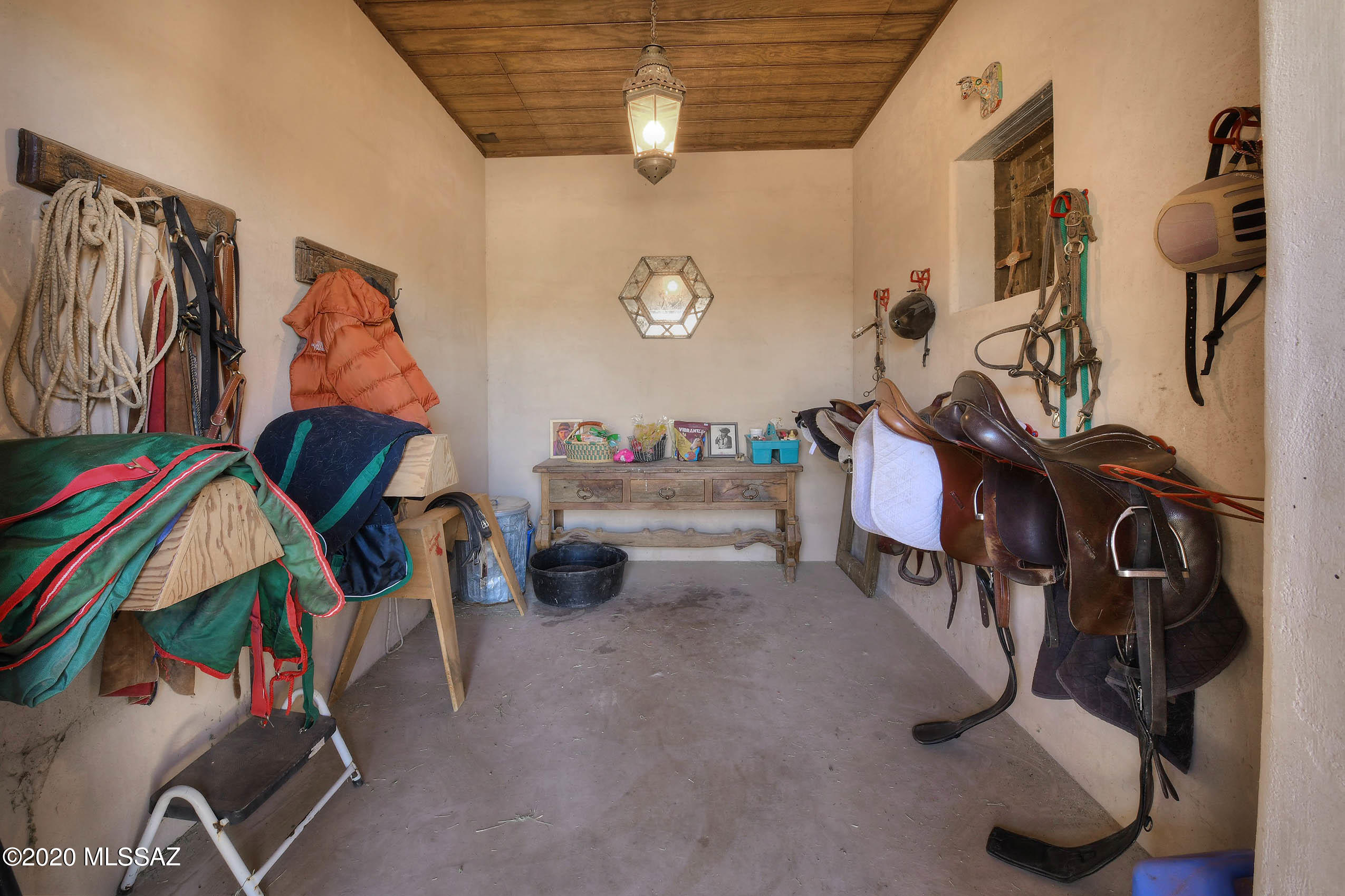 360 Harshaw Creek Road Patagonia, AZ 85624 - Photo 43 of 50 a living room with musical instruments