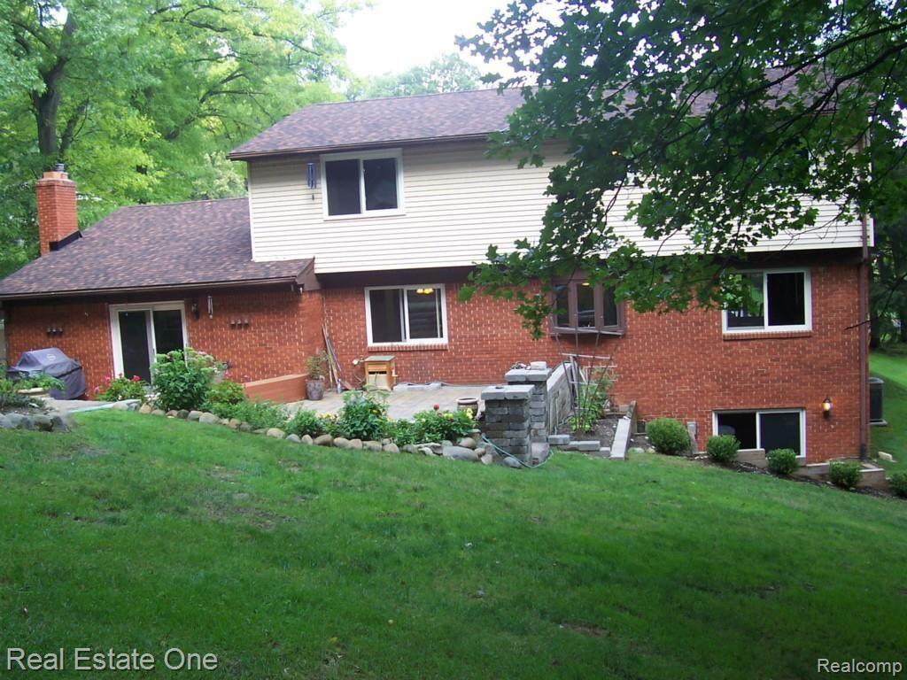 5735 Becker Drive Rochester, MI 48306 - Photo 35 of 39 049.jpg