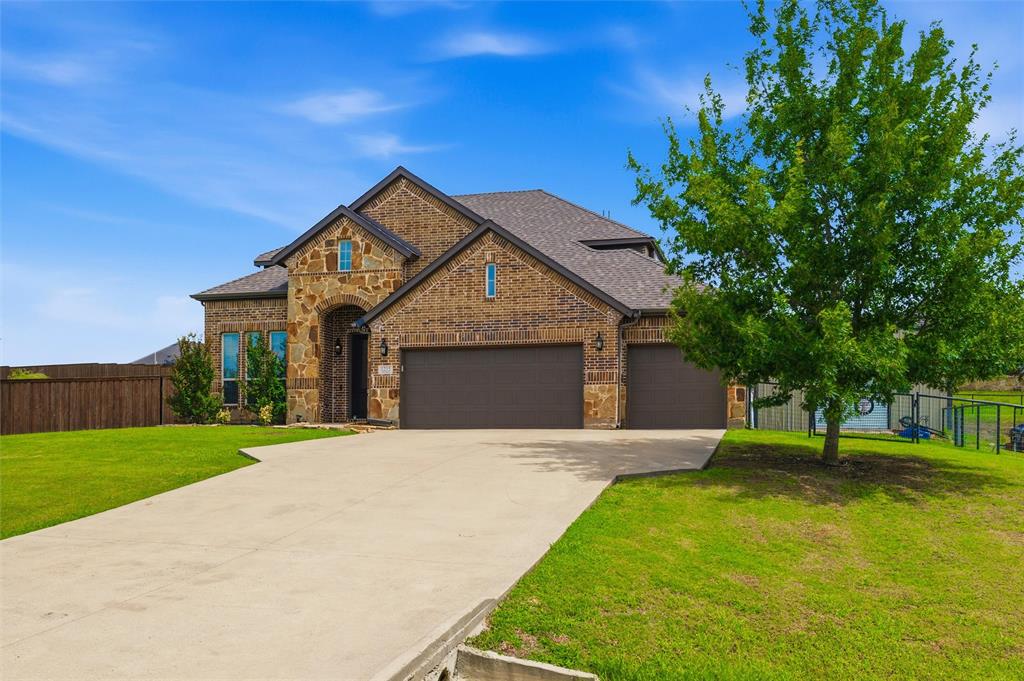 1215 The Trails Drive Blue Ridge, TX 75424 - Photo 4 of 40 Home set on 1 Acre elevated lot in the Trails of Blue Ridge with Brick and Stone Elevation, Extended Driveway, 3 Car Garage, Separate Workshop.