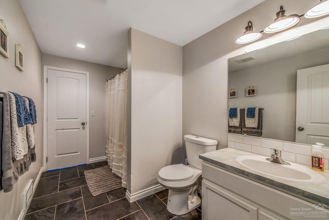 60015 Navajo Road Bend, OR 97702 - Photo 11 of 25 Additional Photo