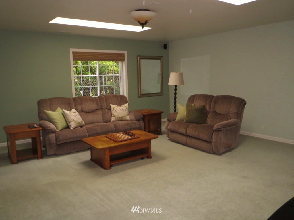14033 180th Avenue Southeast Renton, WA 98059 - Photo 3 of 15 Gallery Image 3