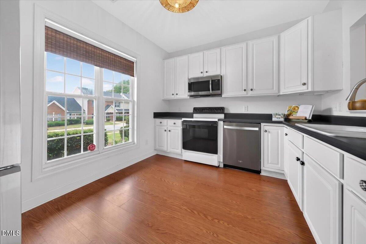 8708 Belford Valley Lane Raleigh, NC 27615 - Photo 3 of 27 16-8708BelfordValleyLnRaleighNC27615_016
