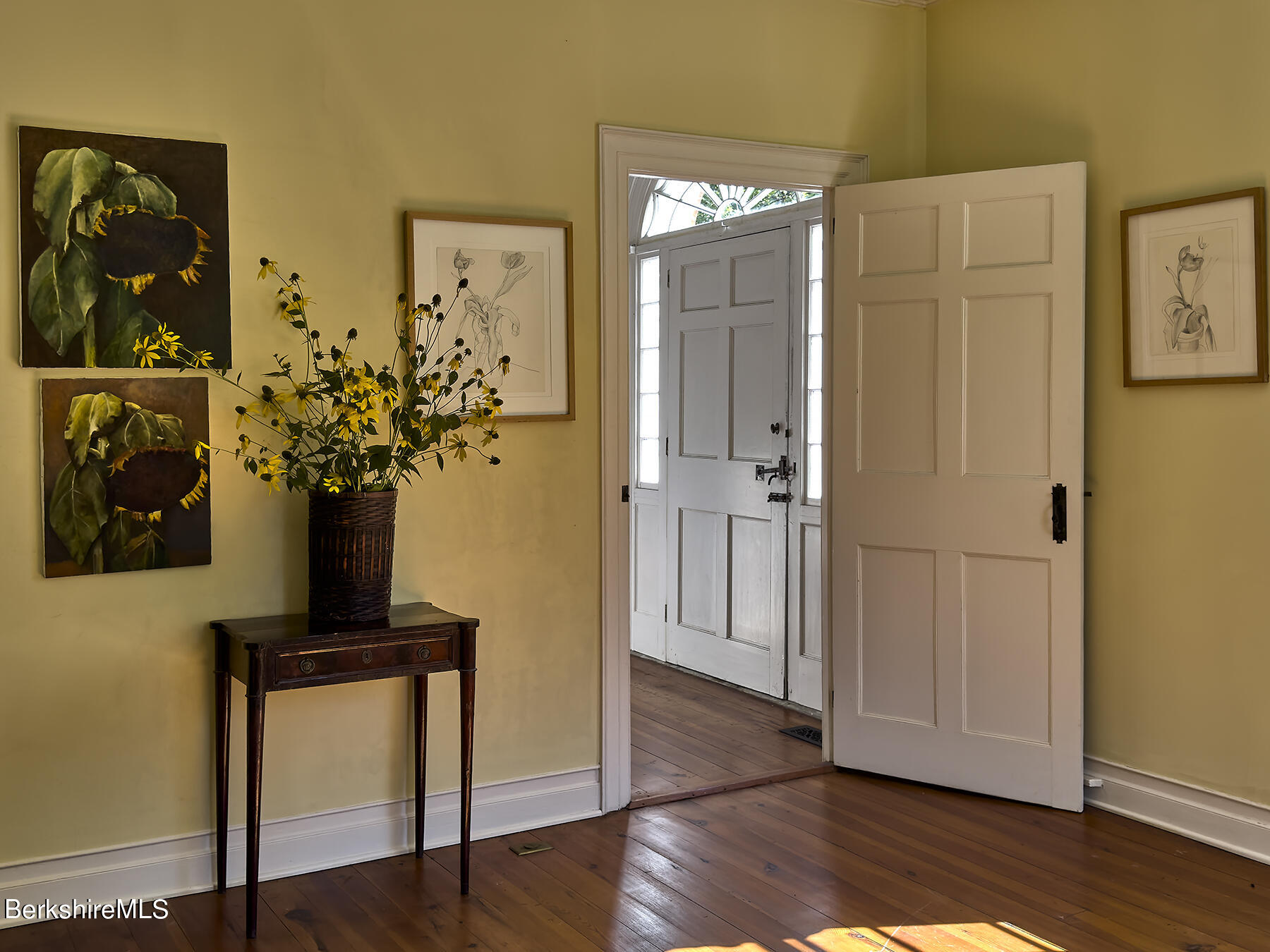 17 East Street Stockbridge, MA 01262 - Photo 18 of 43 Copy of Sitting Room to front door