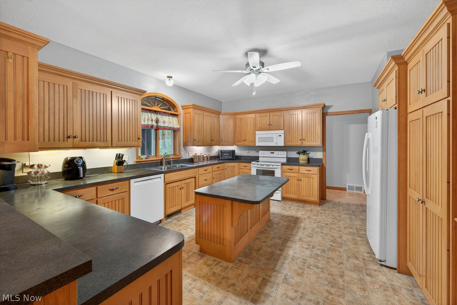 5042 Shawnee Road Carrollton, OH 44615 - Photo 15 of 48 Kitchen with breakfast bar seen on the left